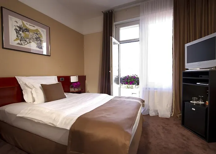 Отель Western Premier Slon 4*