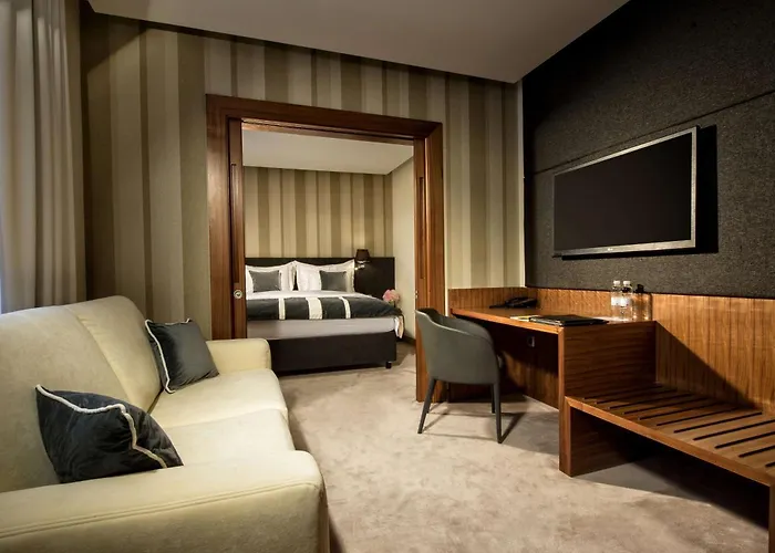 Отель Western Premier Slon 4*