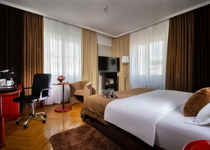 Western Premier Slon Отель 4*