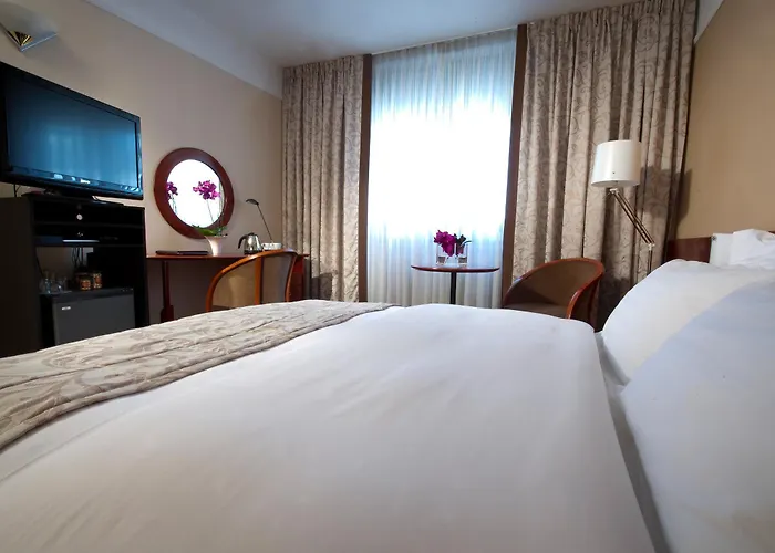 Western Premier Slon Отель 4*