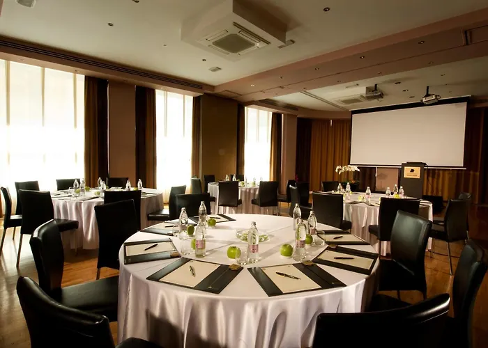 Отель Western Premier Slon 4*