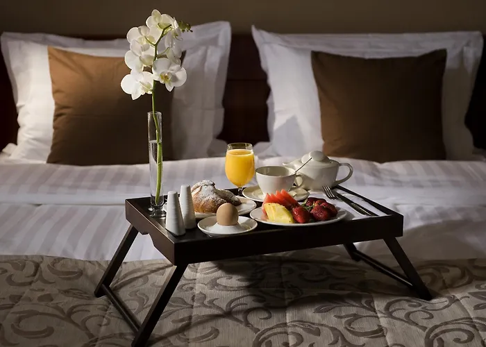 Western Premier Slon Отель 4*