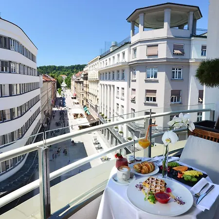 Western Premier Slon