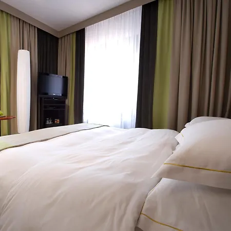 Western Premier Slon 4*