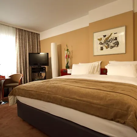 Western Premier Slon 4*