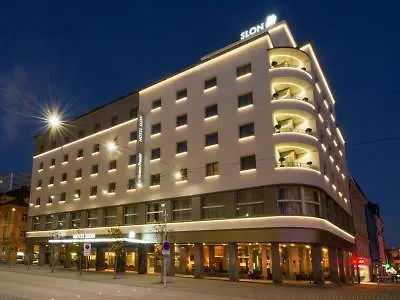 Western Premier Slon