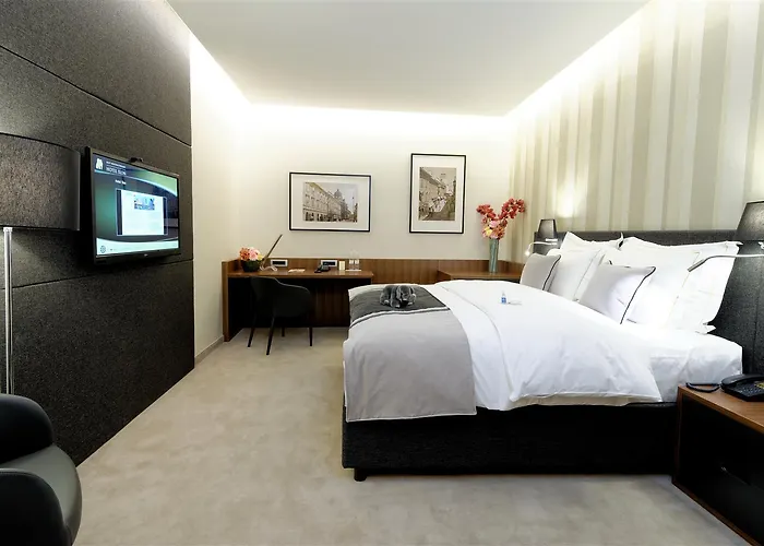 Western Premier Slon Szálloda