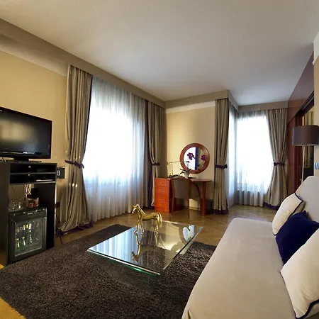 מלון Western Premier Slon 4*