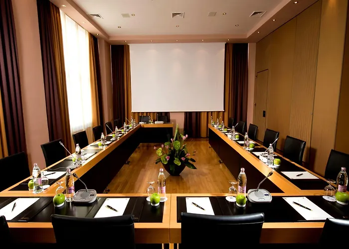 贝斯特韦斯特普瑞米尔斯隆酒店 4*