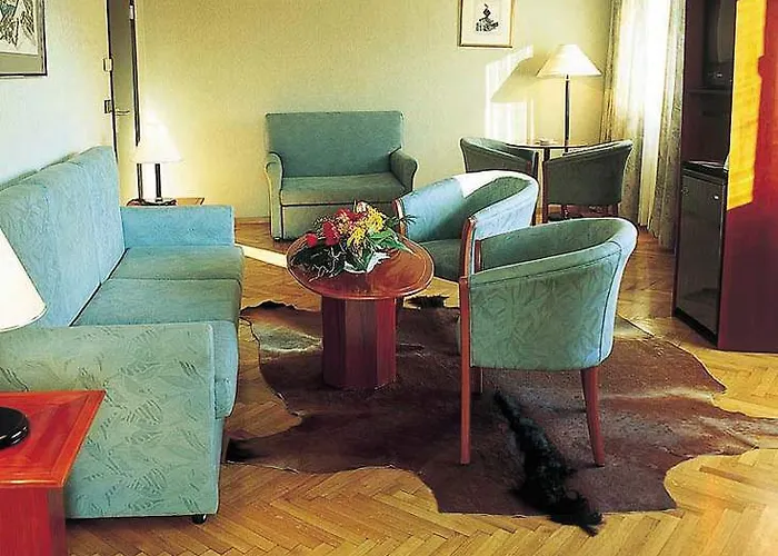 贝斯特韦斯特普瑞米尔斯隆酒店 4*