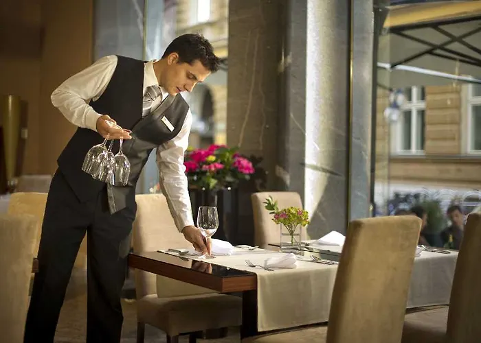 贝斯特韦斯特普瑞米尔斯隆酒店 4*